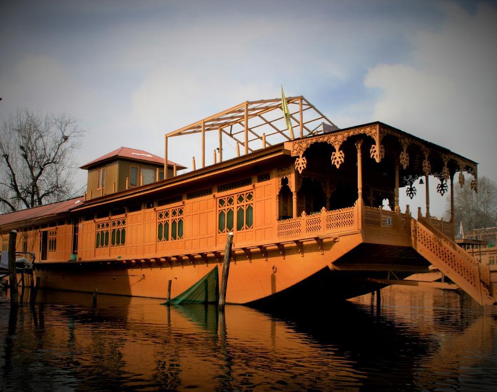 Yadgaar Houseboats Hotell Srīnagar Eksteriør bilde