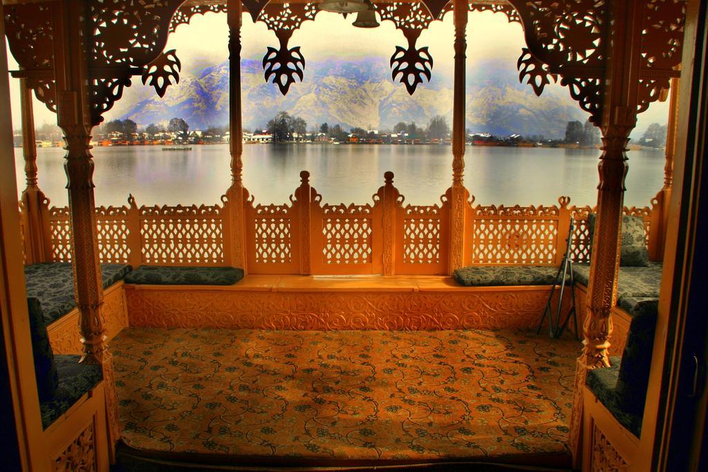 Yadgaar Houseboats Hotell Srīnagar Eksteriør bilde